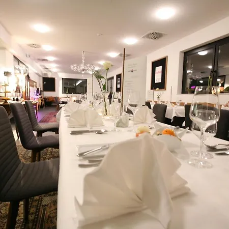 Drei Tuerme By Pferd Auf Wolke *